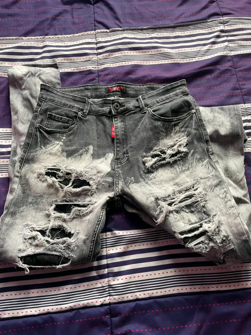 Jeans de hombre desgastados con estilo moderno - 3