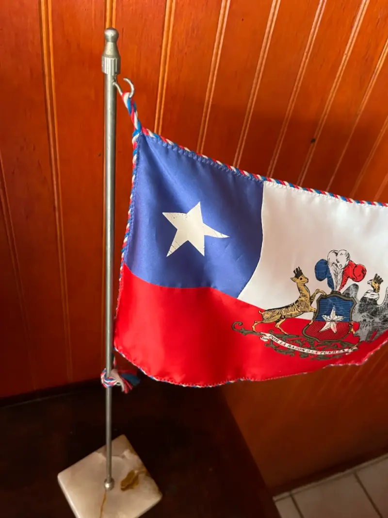 Bandera de Chile con base de mármol escritorio - 3