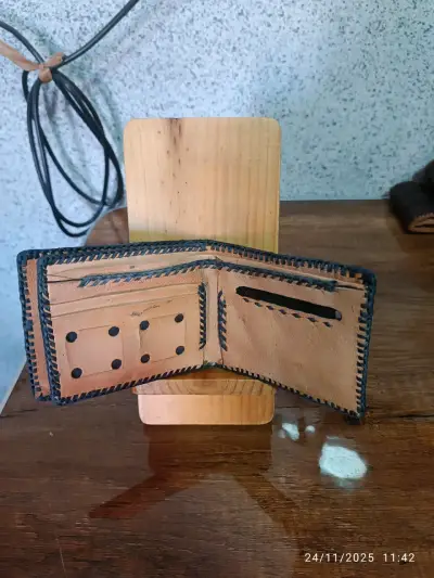 Billetera de cuero negro estilo cocodrilo - miniatura 2