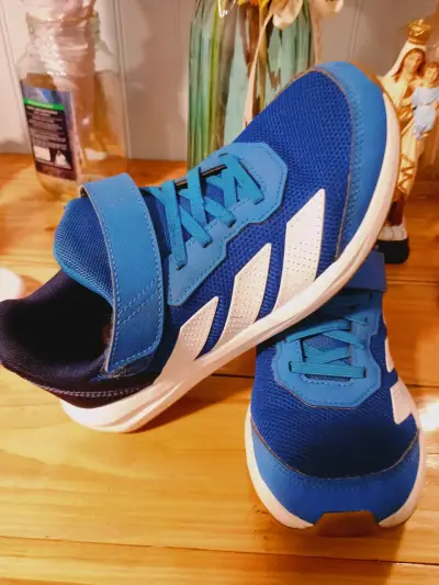 Zapatillas deportivas azules para niños con velcro - miniatura 2