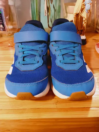 Zapatillas deportivas azules para niños con velcro - miniatura 3