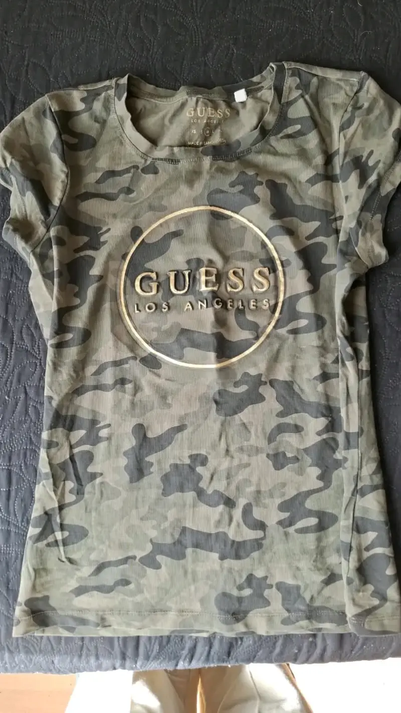 Polera camuflada Guess Los Angeles
