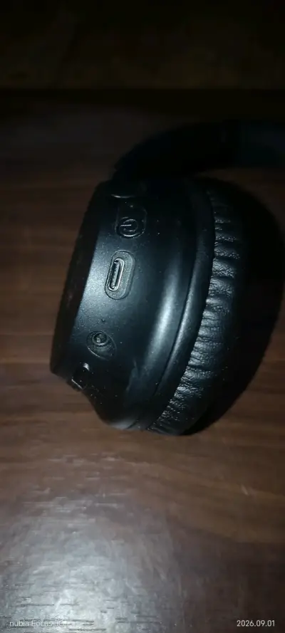 Auriculares inalámbricos negros con Bluetooth - miniatura 3