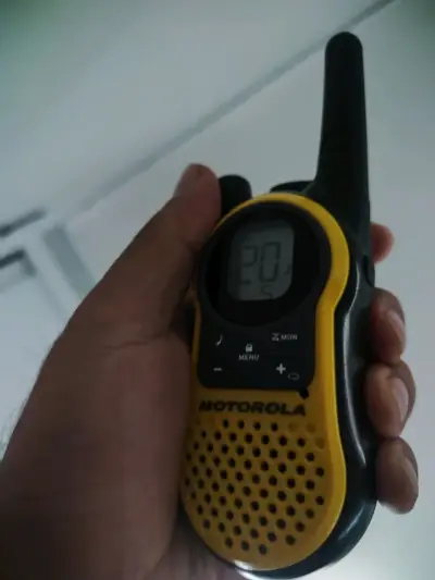 Walkie Talkies Motorola Amarillos con Pantalla - miniatura 2