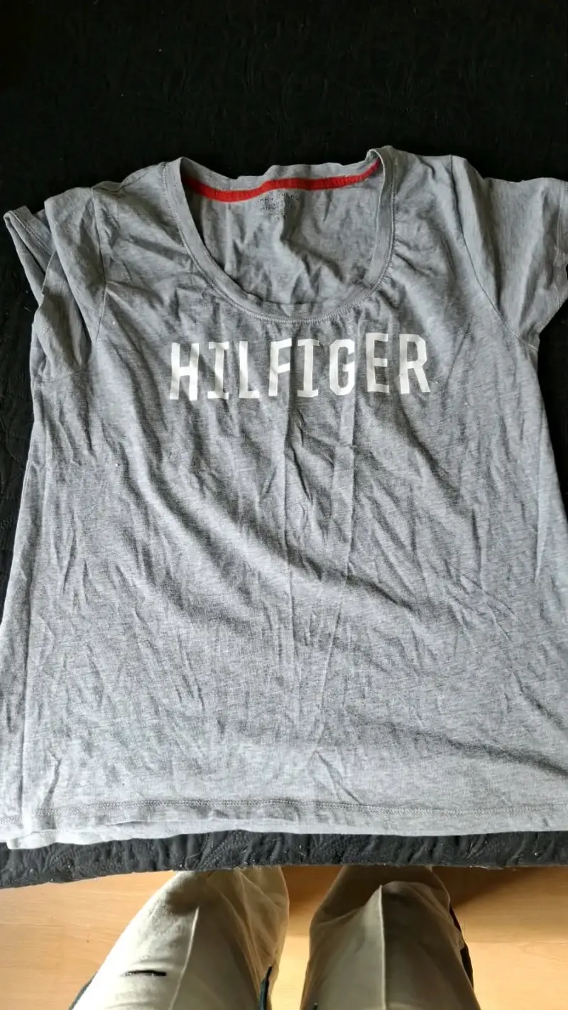 Polera gris Hilfiger para mujer