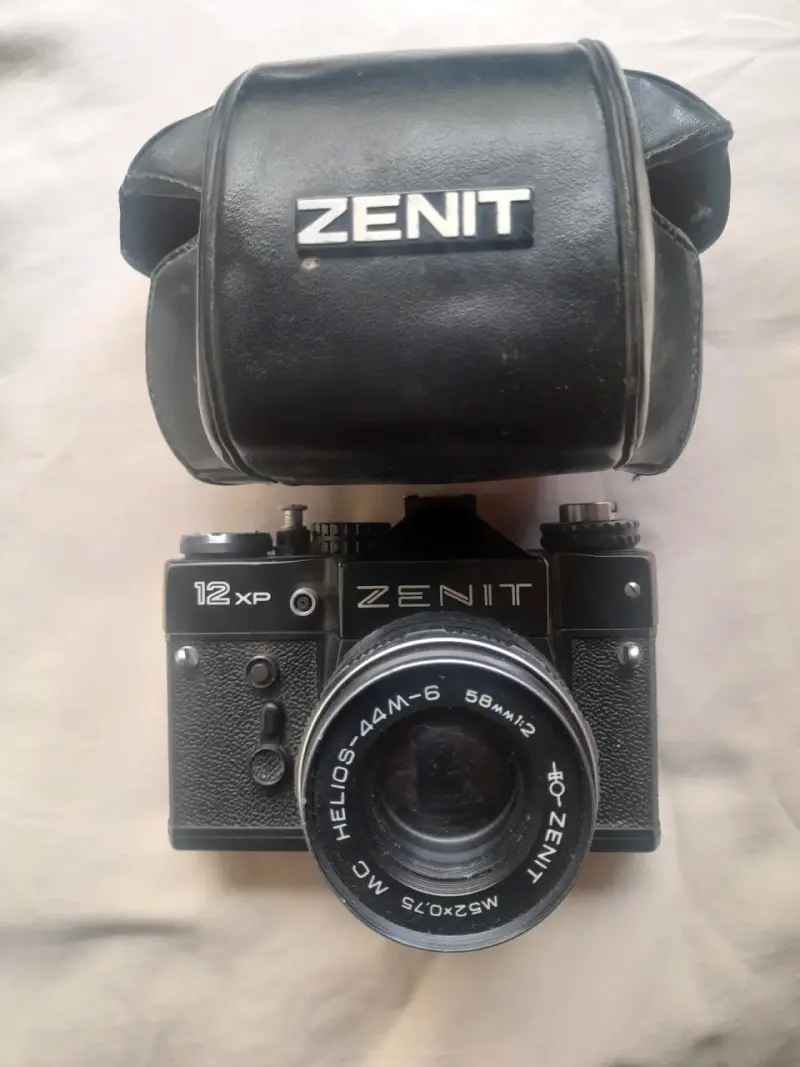 Cámara Zenit 12XP con lente Helios 44M-6 - 1