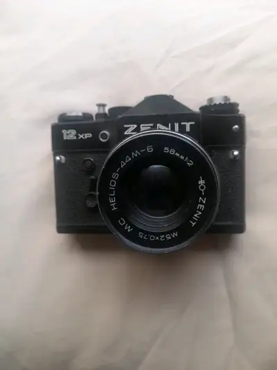 Cámara Zenit 12XP con lente Helios 44M-6 - miniatura 2