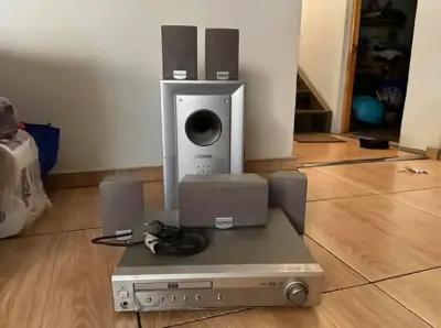 Sistema de Home Theater Samsung HT-DL100 con DVD - miniatura 1