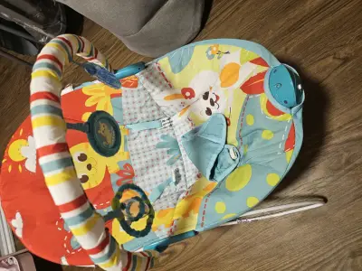 Silla con vibracion para bebé con diseño colorido - miniatura 1