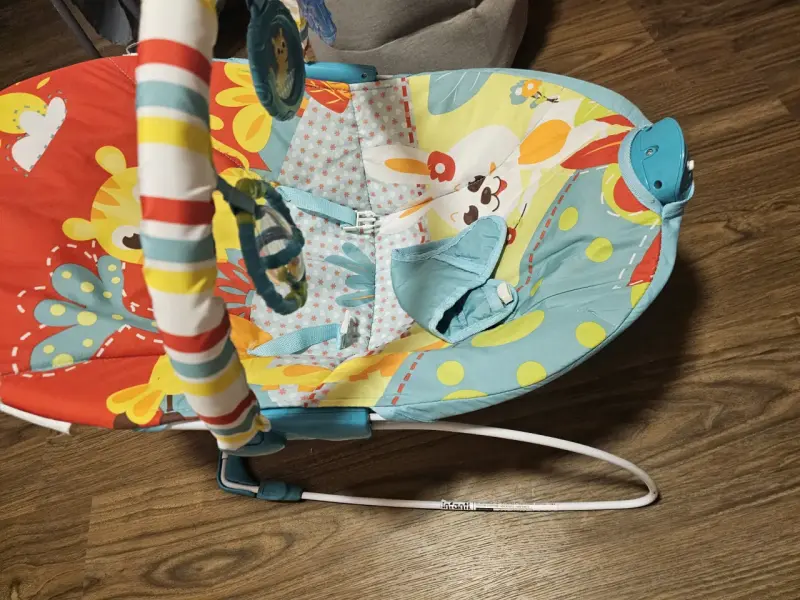Silla con vibracion para bebé con diseño colorido - 2