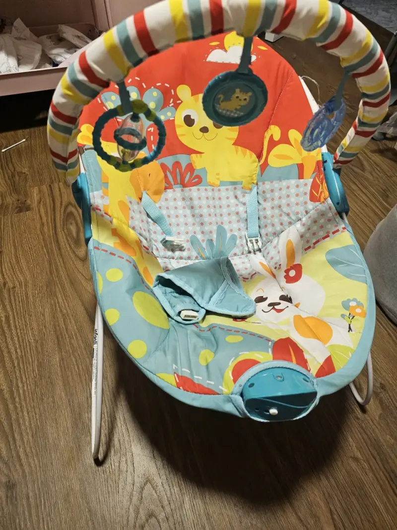 Silla con vibracion para bebé con diseño colorido - 4