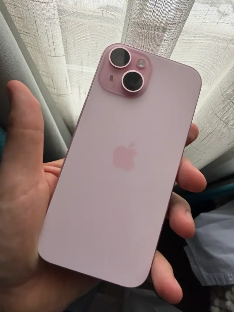 iPhone 15 en buen estado color rosa - 5