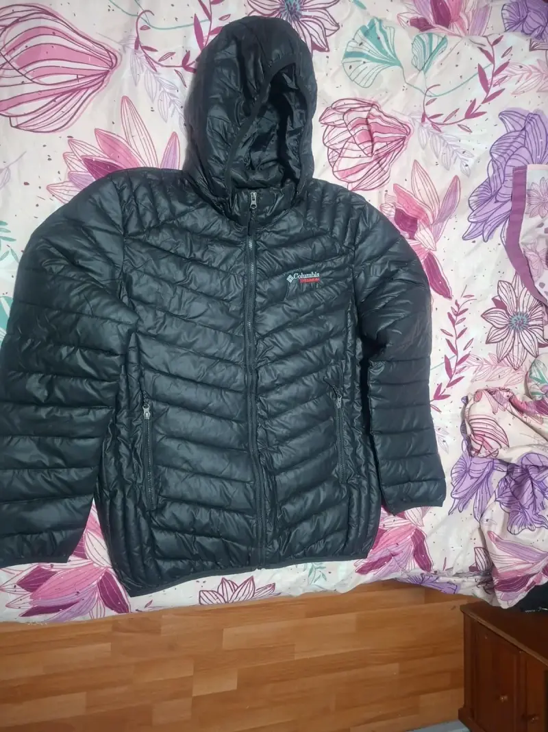 Chaqueta acolchada negra con capucha Helly Hansen - 2