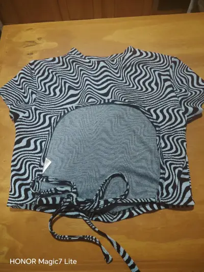 Distintas blusas cualquiera a $3.500 - miniatura 4