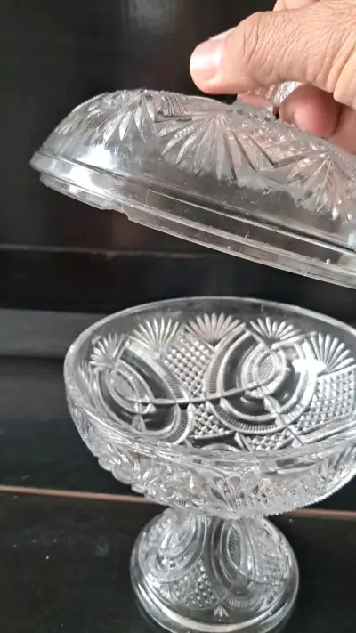 Bombonera de vidrio moldeado tallado con tapa - miniatura 5