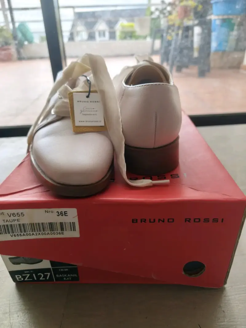 Zapatos de cuero taupe Bruno Rossi con lazo - 2