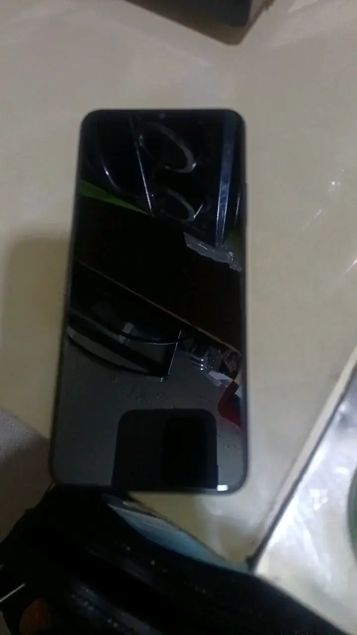 Smartphone Oppo azul con doble cámara - 2