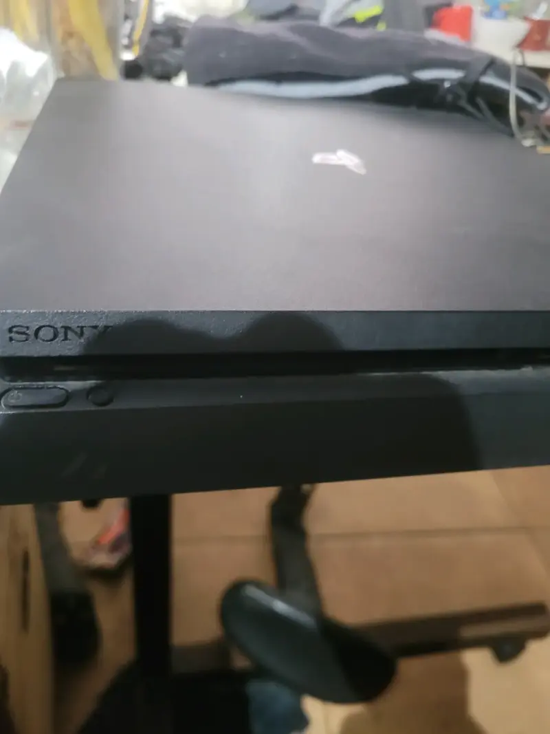 Consola PlayStation 4 Slim en buen estado - 2