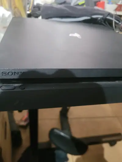 Consola PlayStation 4 Slim en buen estado - miniatura 2