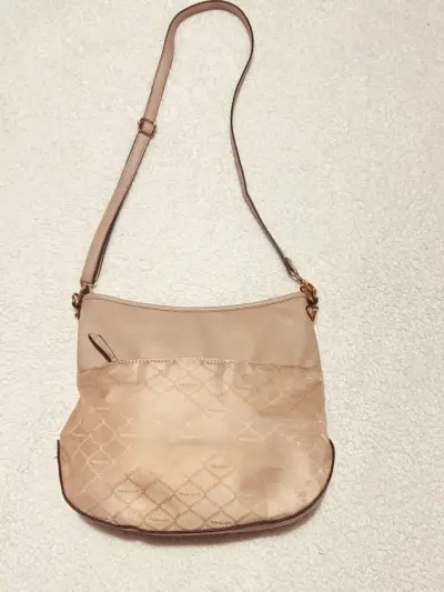 Cartera cruzada beige con diseño elegante - miniatura 1