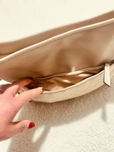 Cartera cruzada beige con diseño elegante - miniatura 4