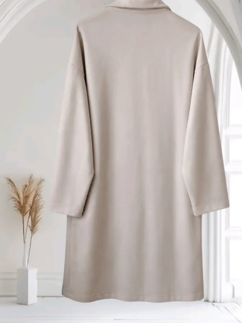 Abrigo largo beige con botones negros - 2