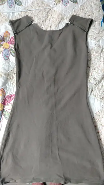 Vestido gris con cierre trasero - miniatura 1
