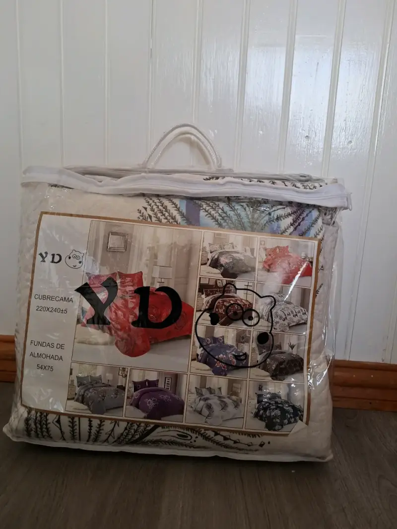 Cubre cama con diseño de plumas YD - 3