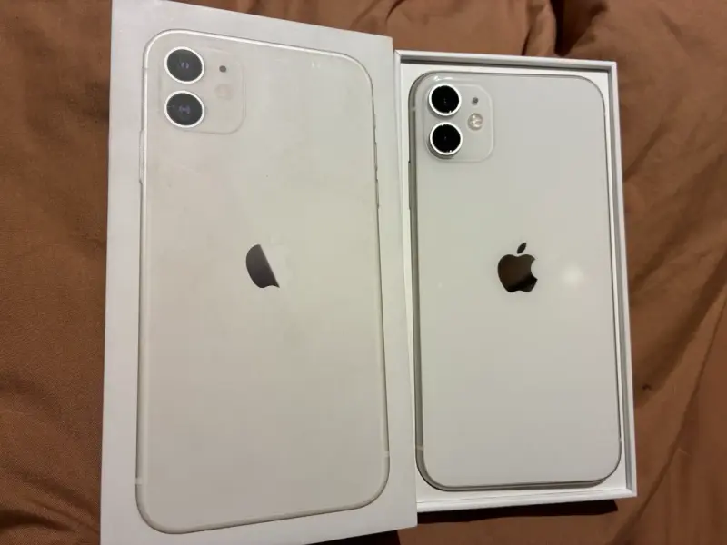 iPhone 11 blanco en buen estado con caja - 1