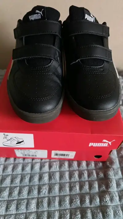 Zapatillas negras Puma con velcro para niños - miniatura 1