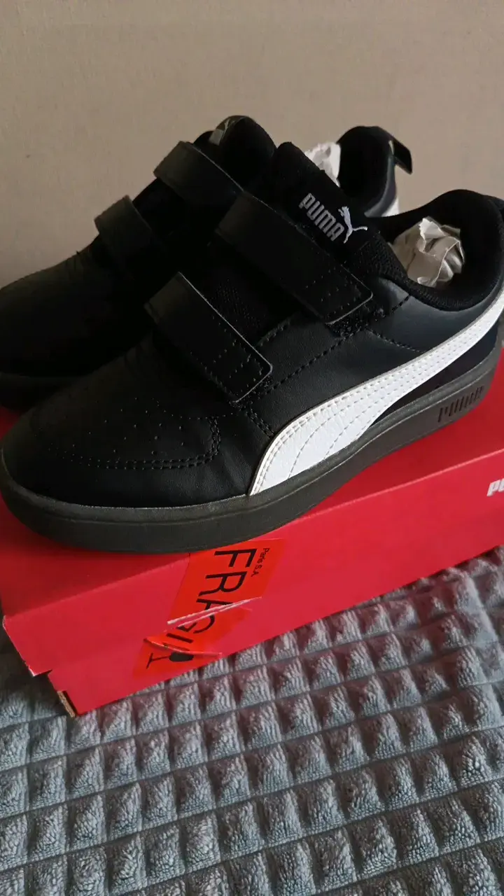 Zapatillas negras Puma con velcro para niños - 2