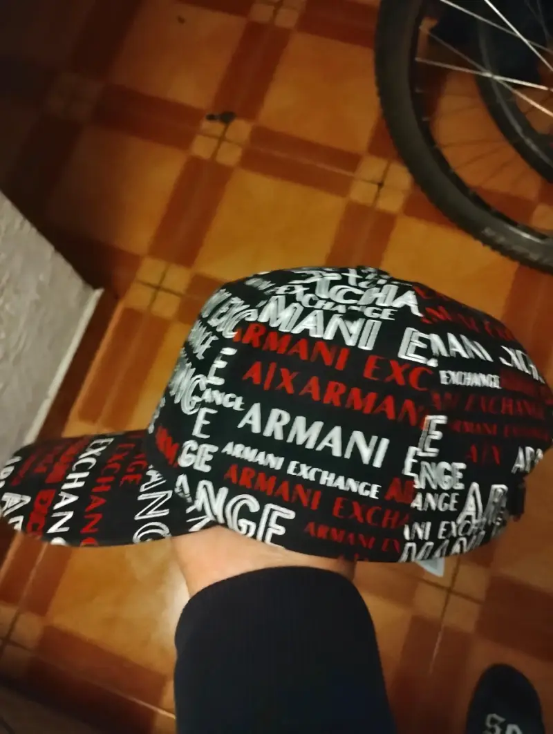 Gorra Armani Exchange Negra con Estampado - 1