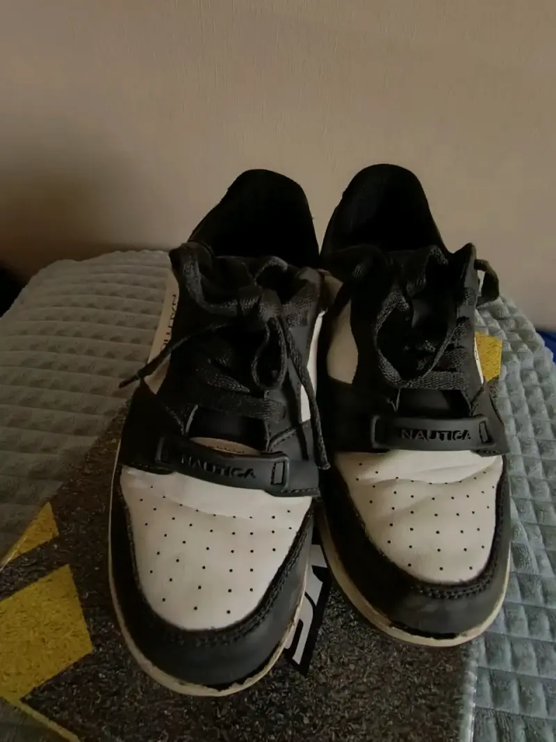 Zapatillas deportivas Nautica blancas y negras - 1
