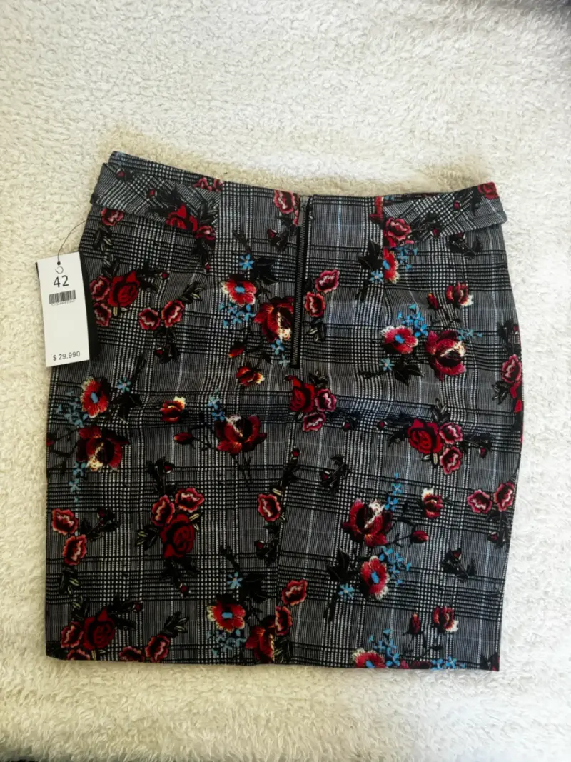 Falda corta a cuadros con flores talla 42 - 1