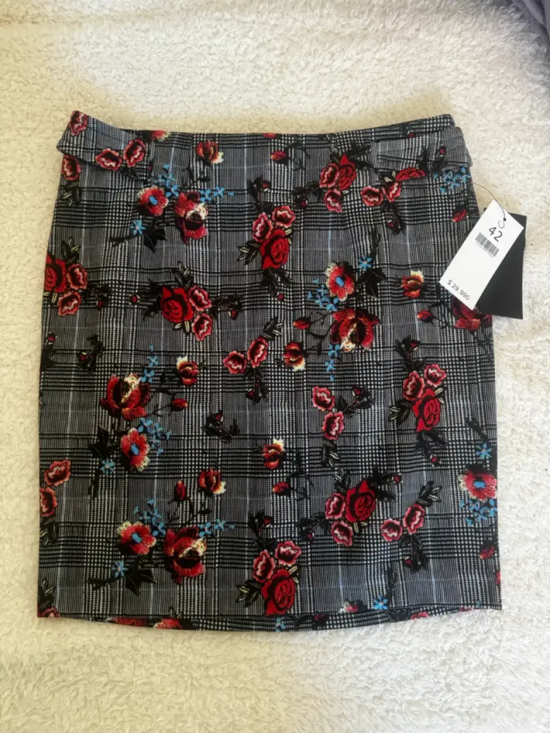 Falda corta a cuadros con flores talla 42 - 2