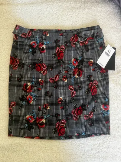 Falda corta a cuadros con flores talla 42 - miniatura 2