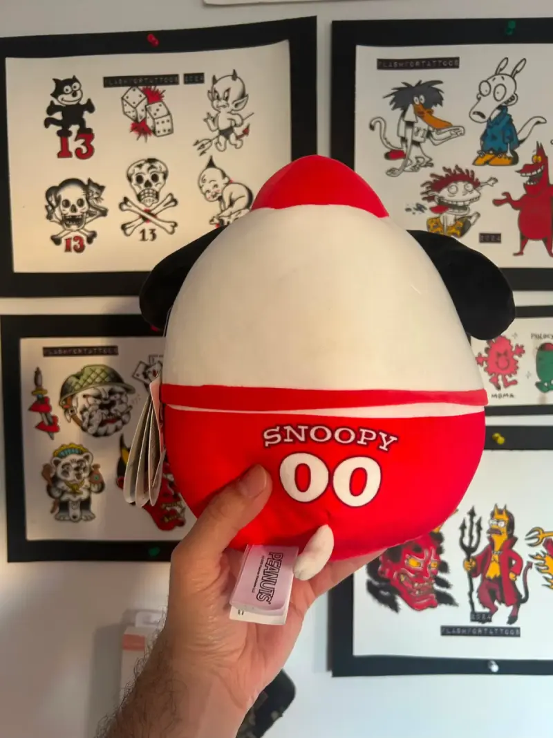 Peluche Squishmallows Snoopy con Traje Rojo - 5