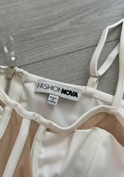 Corset blanco Fashion Nova con transparencias - miniatura 2