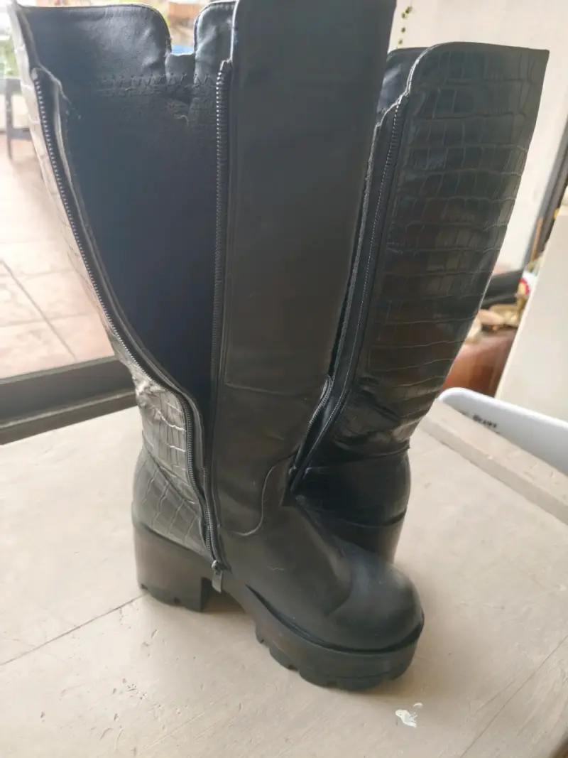 Botas negras de cuero con plataforma - 2
