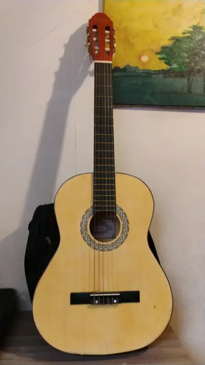 Guitarra clásica acústica con funda MEDINA - miniatura 1