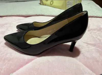 Zapatos de Tacón Negro Charol Elegantes - miniatura 1