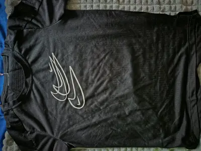 Polera deportiva negra con logo Nike T8 - miniatura 1