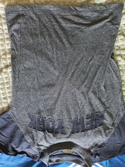 Polera gris con estampado 'New York' T8 - miniatura 1