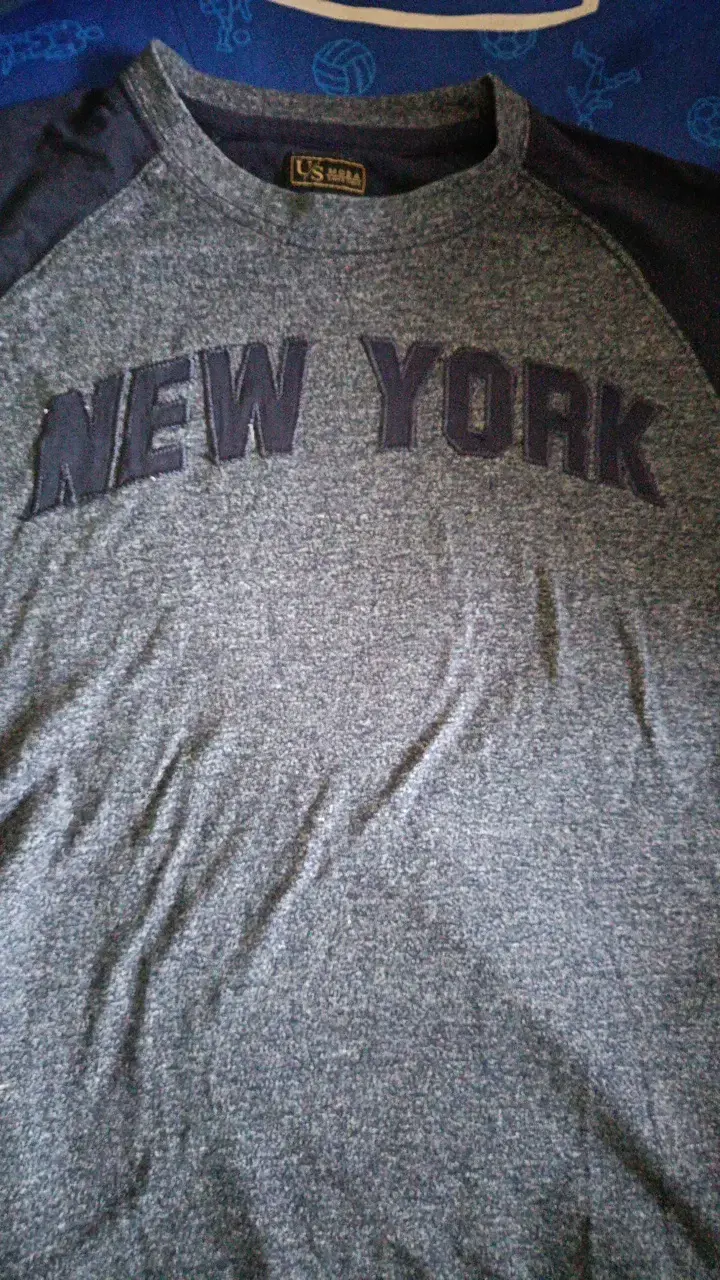Polera gris con estampado 'New York' T8 - 2