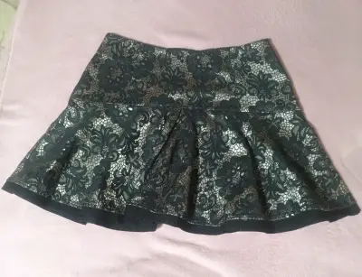 Falda corta de encaje floral marca italiana - miniatura 1