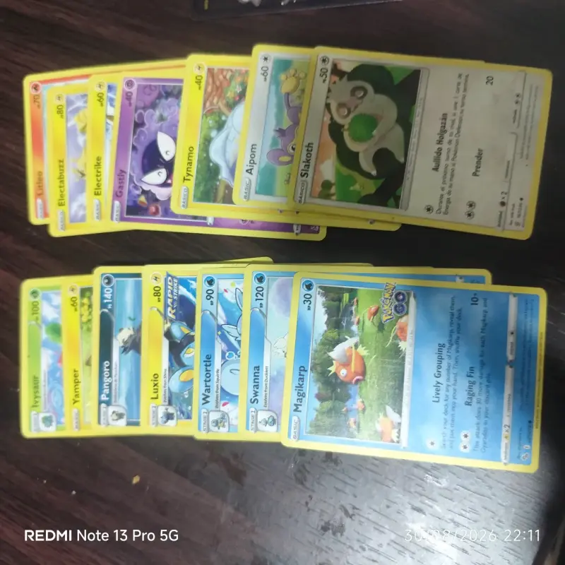 Carta Pokémon Charizard V Básico - 2