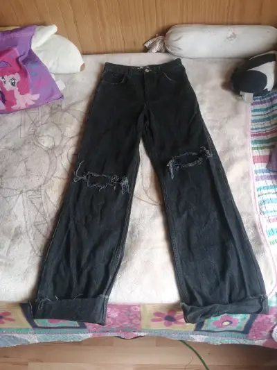 Jeans negros desgastados para mujer - miniatura 1