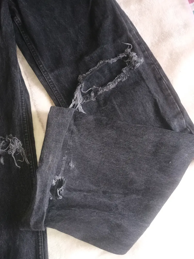Jeans negros desgastados para mujer - 2