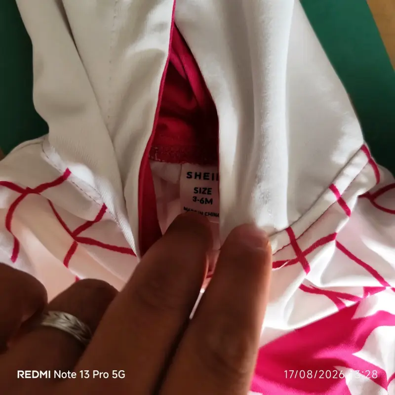 Enterito de bebé con diseño de lápices y volantes - 4