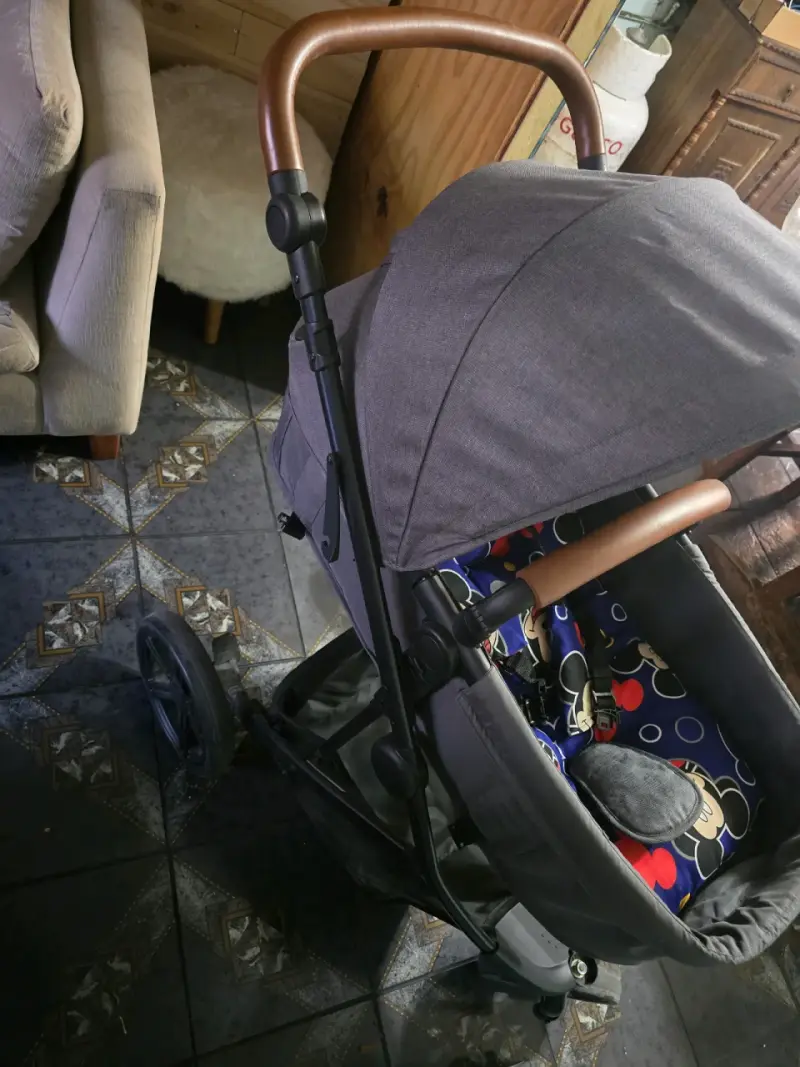 Coche de bebesit con silla para automóvil - 1